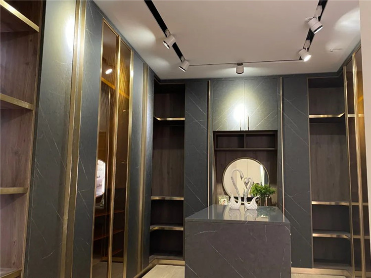 探店實(shí)拍，余工大家居樂(lè)山裝企1+1圓滿上樣，盛裝起航！